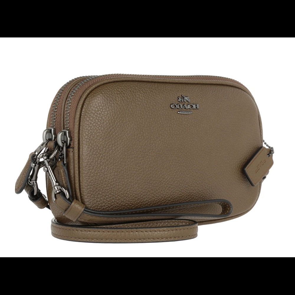 ISO Coach Crossbody Clutch! 🖤❤️🖤❤️
